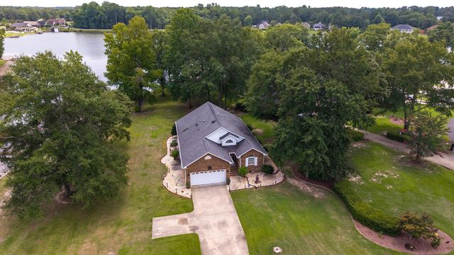 203 Ridge Lake Drive, Manning, SC 29102