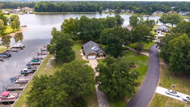 203 Ridge Lake Drive, Manning, SC 29102