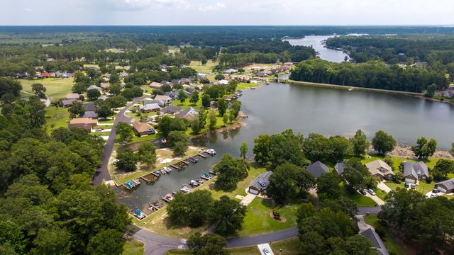 203 Ridge Lake Drive, Manning, SC 29102