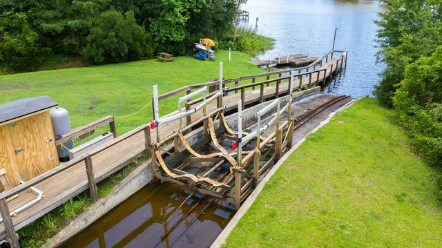 203 Ridge Lake Drive, Manning, SC 29102