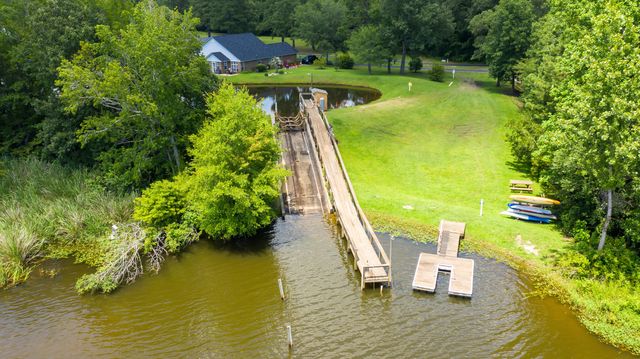 203 Ridge Lake Drive, Manning, SC 29102
