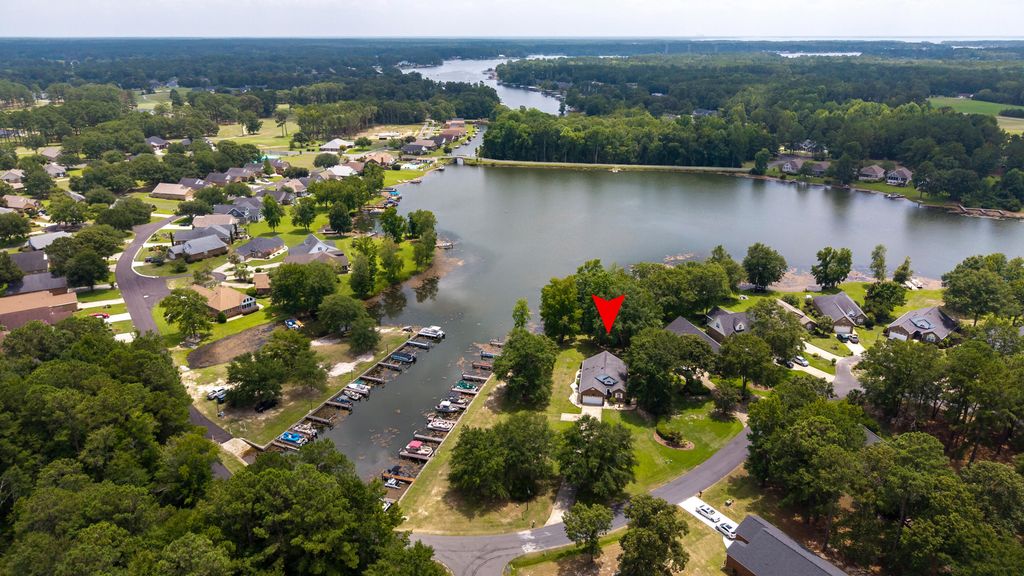 203 Ridge Lake Drive, Manning, SC 29102