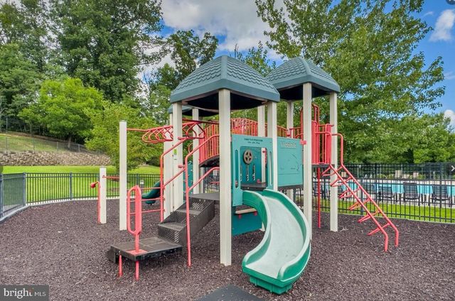 15213 LANCASHIRE DR, Woodbridge, VA 22191