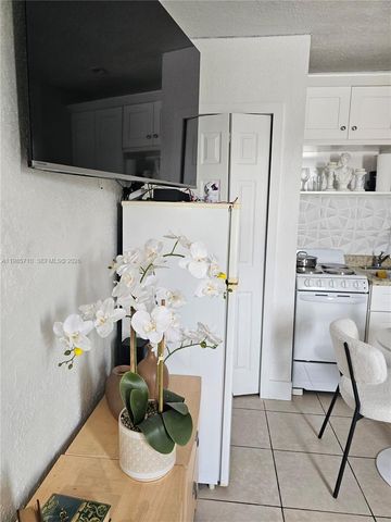 2513 SW 10th St 8, Miami, FL 33135