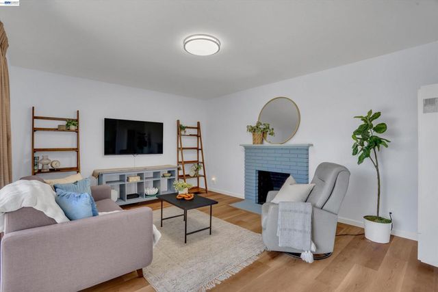 5296 Spencer Ct, Newark, CA 94560