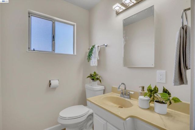 5296 Spencer Ct, Newark, CA 94560