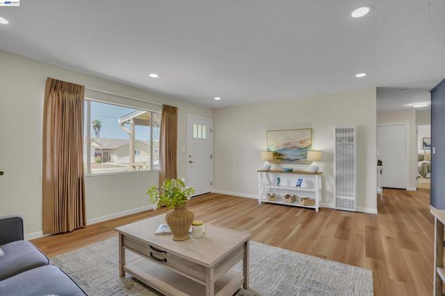 5296 Spencer Ct, Newark, CA 94560