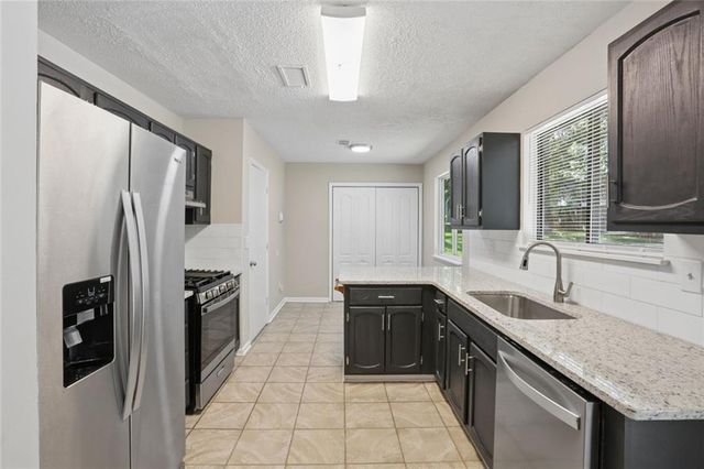 1050 Chapman Circle, Stone Mountain, GA 30088