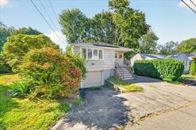 33 Fairchild Ave, Saugus, MA 01906