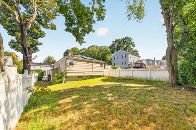 33 Fairchild Ave, Saugus, MA 01906