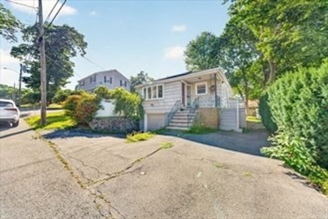 33 Fairchild Ave, Saugus, MA 01906