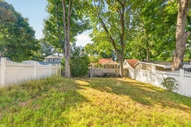 33 Fairchild Ave, Saugus, MA 01906