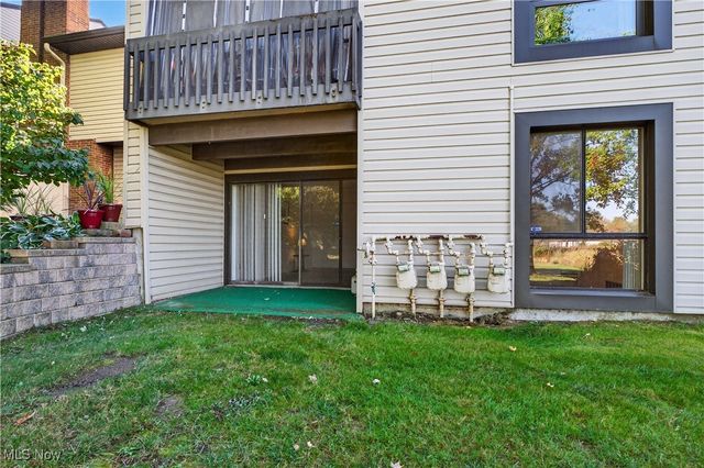 6280 Greenwood Pky 202, Sagamore Hills, OH 44067