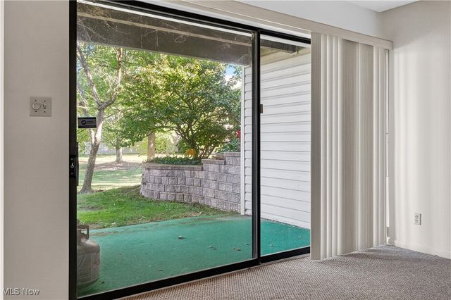 6280 Greenwood Pky 202, Sagamore Hills, OH 44067