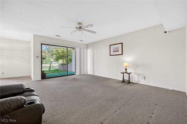 6280 Greenwood Pky 202, Sagamore Hills, OH 44067