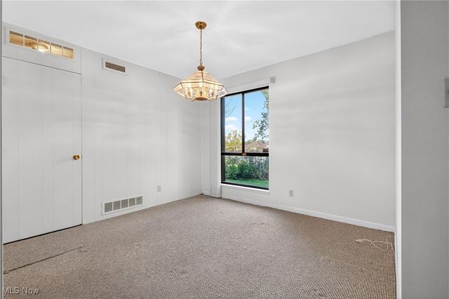 6280 Greenwood Pky 202, Sagamore Hills, OH 44067