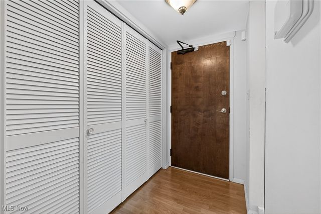 6280 Greenwood Pky 202, Sagamore Hills, OH 44067