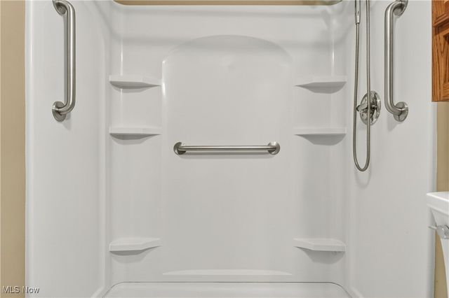 6280 Greenwood Pky 202, Sagamore Hills, OH 44067