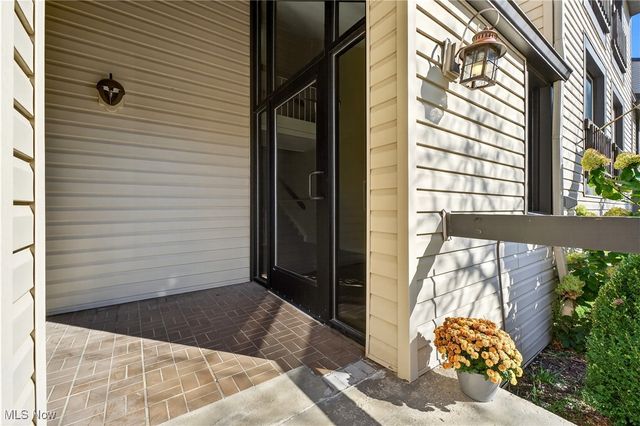 6280 Greenwood Pky 202, Sagamore Hills, OH 44067