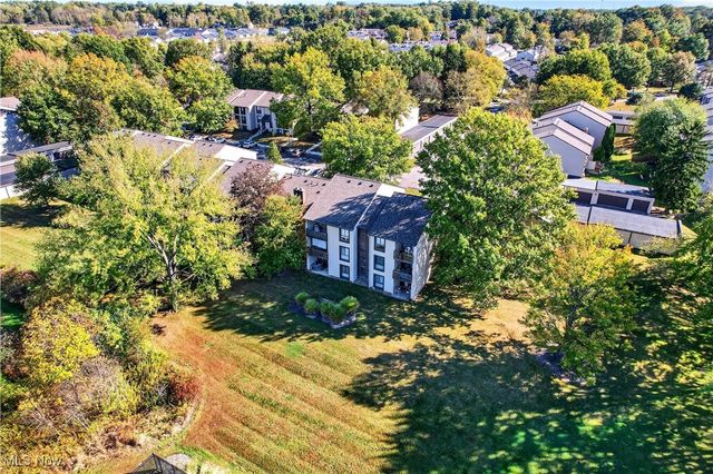 6280 Greenwood Pky 202, Sagamore Hills, OH 44067