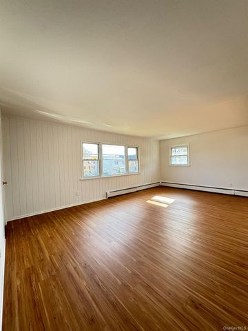 131 Roslyn Road 1st Floor, Mineola, NY 11501