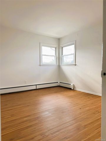 131 Roslyn Road 1st Floor, Mineola, NY 11501