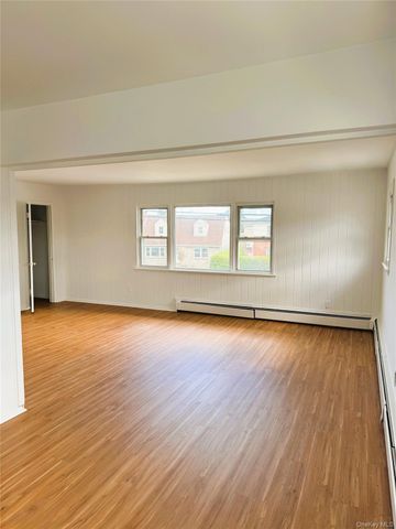 131 Roslyn Road 1st Floor, Mineola, NY 11501
