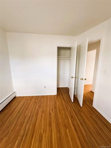 131 Roslyn Road 1st Floor, Mineola, NY 11501
