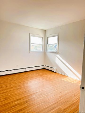 131 Roslyn Road 1st Floor, Mineola, NY 11501