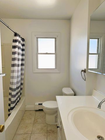 131 Roslyn Road 1st Floor, Mineola, NY 11501