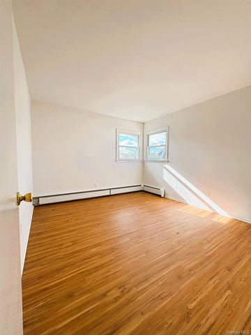 131 Roslyn Road 1st Floor, Mineola, NY 11501