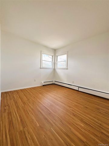 131 Roslyn Road 1st Floor, Mineola, NY 11501