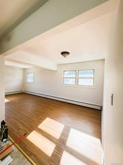 131 Roslyn Road 1st Floor, Mineola, NY 11501