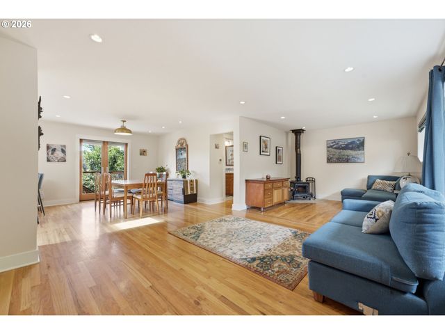 7100 Se HARRISON Ct, Portland, OR 97215