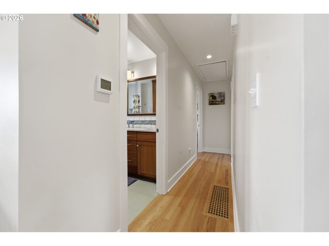 7100 Se HARRISON Ct, Portland, OR 97215