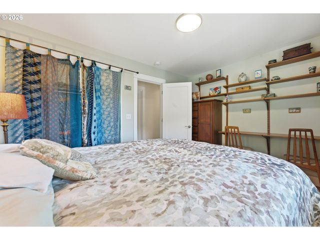 7100 Se HARRISON Ct, Portland, OR 97215