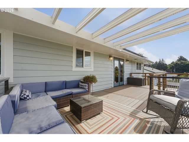 7100 Se HARRISON Ct, Portland, OR 97215