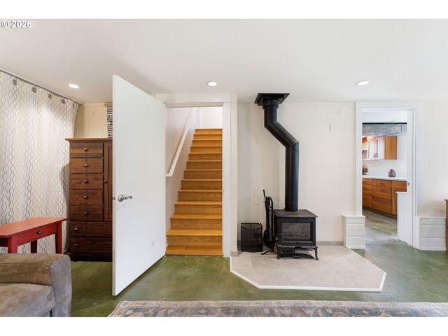 7100 Se HARRISON Ct, Portland, OR 97215