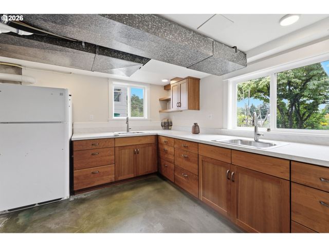 7100 Se HARRISON Ct, Portland, OR 97215