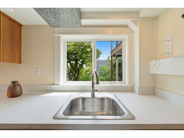 7100 Se HARRISON Ct, Portland, OR 97215