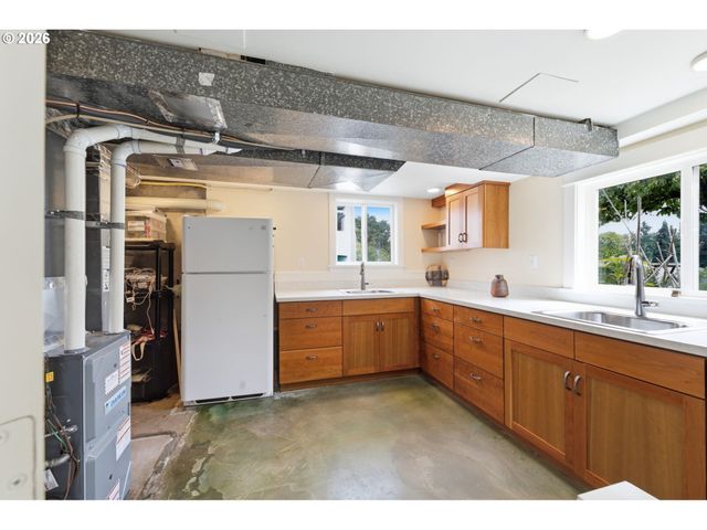 7100 Se HARRISON Ct, Portland, OR 97215