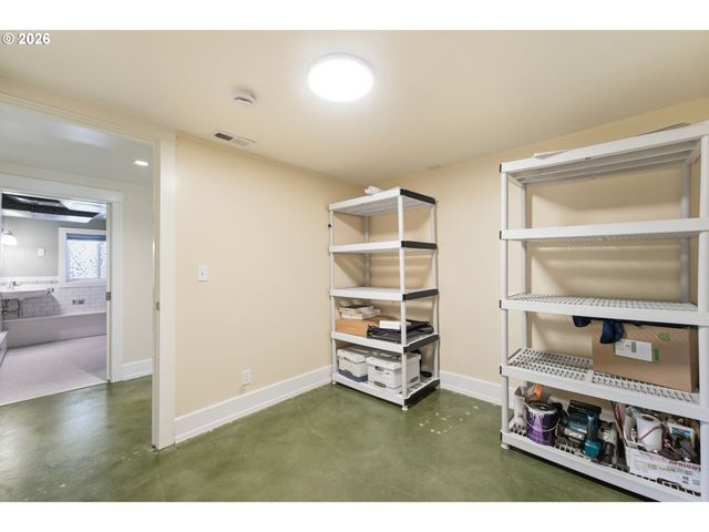 7100 Se HARRISON Ct, Portland, OR 97215