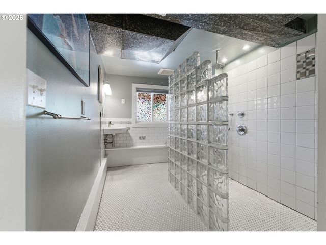 7100 Se HARRISON Ct, Portland, OR 97215