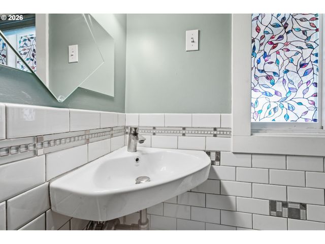 7100 Se HARRISON Ct, Portland, OR 97215
