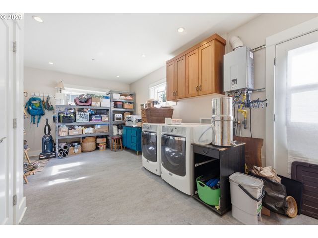 7100 Se HARRISON Ct, Portland, OR 97215