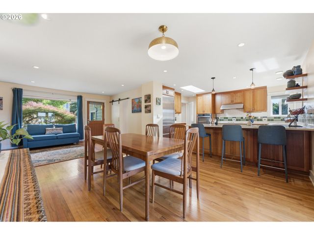 7100 Se HARRISON Ct, Portland, OR 97215
