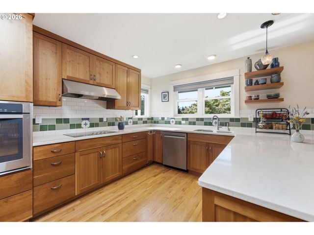 7100 Se HARRISON Ct, Portland, OR 97215