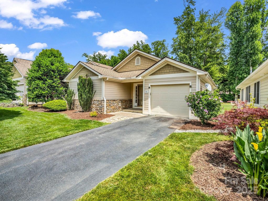 114 Fairway View Drive, Etowah, NC 28729