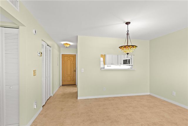 400 18th Street D2, Vero Beach, FL 32960