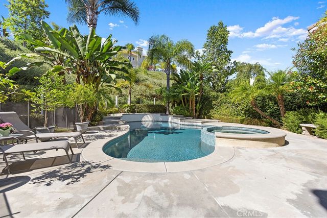 25785 Middle Ridge Ln, Laguna Hills, CA 92653